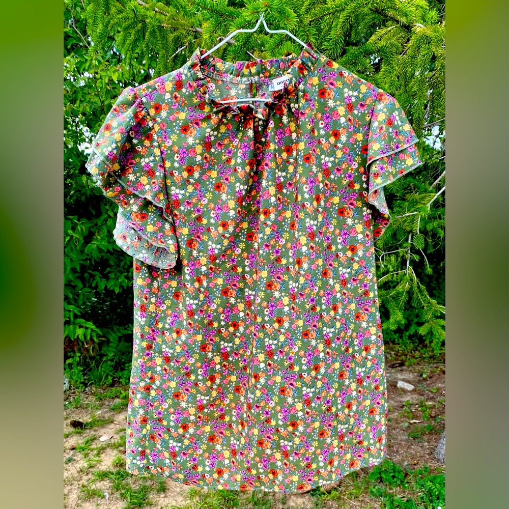 🎬SENT AS FREE GIFT Anna Kaci Floral Top, Size Medium